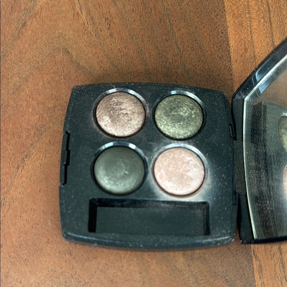 CHANEL Multi-Tone Eyeshadow Palette - Picture 1 of 3